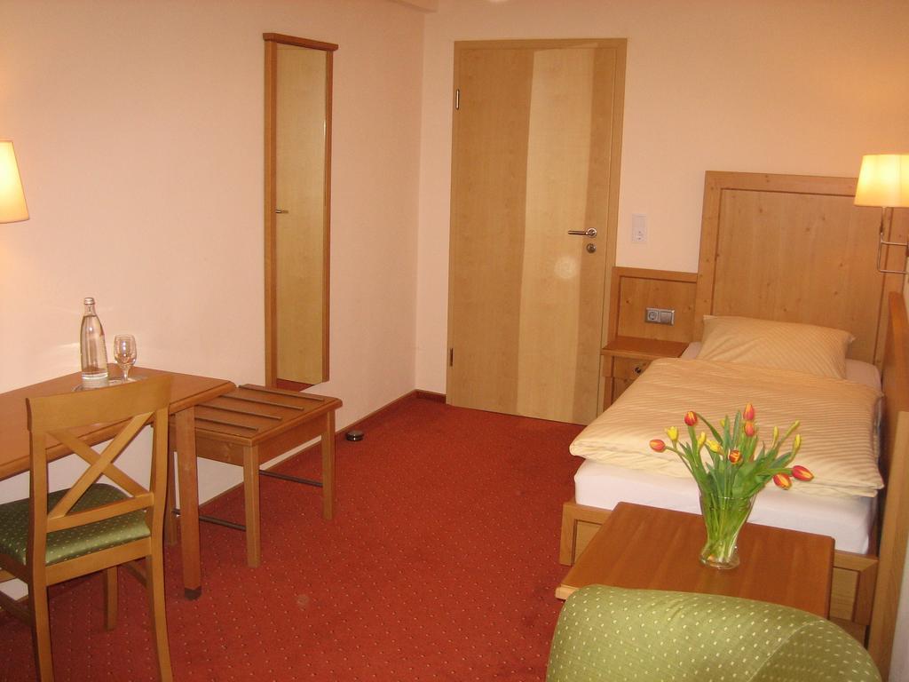 Hotel Lindenhof Meschede Δωμάτιο φωτογραφία